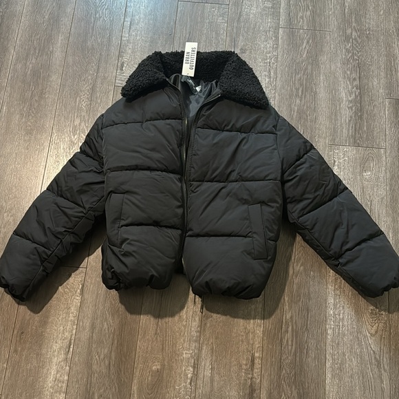 NWT  UO Duckie Faux Shearling Collar Puffer Jacket black M - Picture 3 of 6